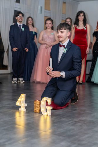 2025-stuzkova-4g-144