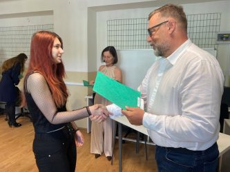 2026-maturanti-odovzdavanie-vysvedceni-17