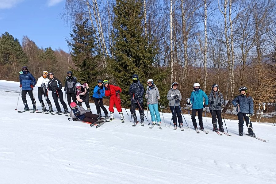 Prváci našej školy absolvovali lyžiarsky kurz